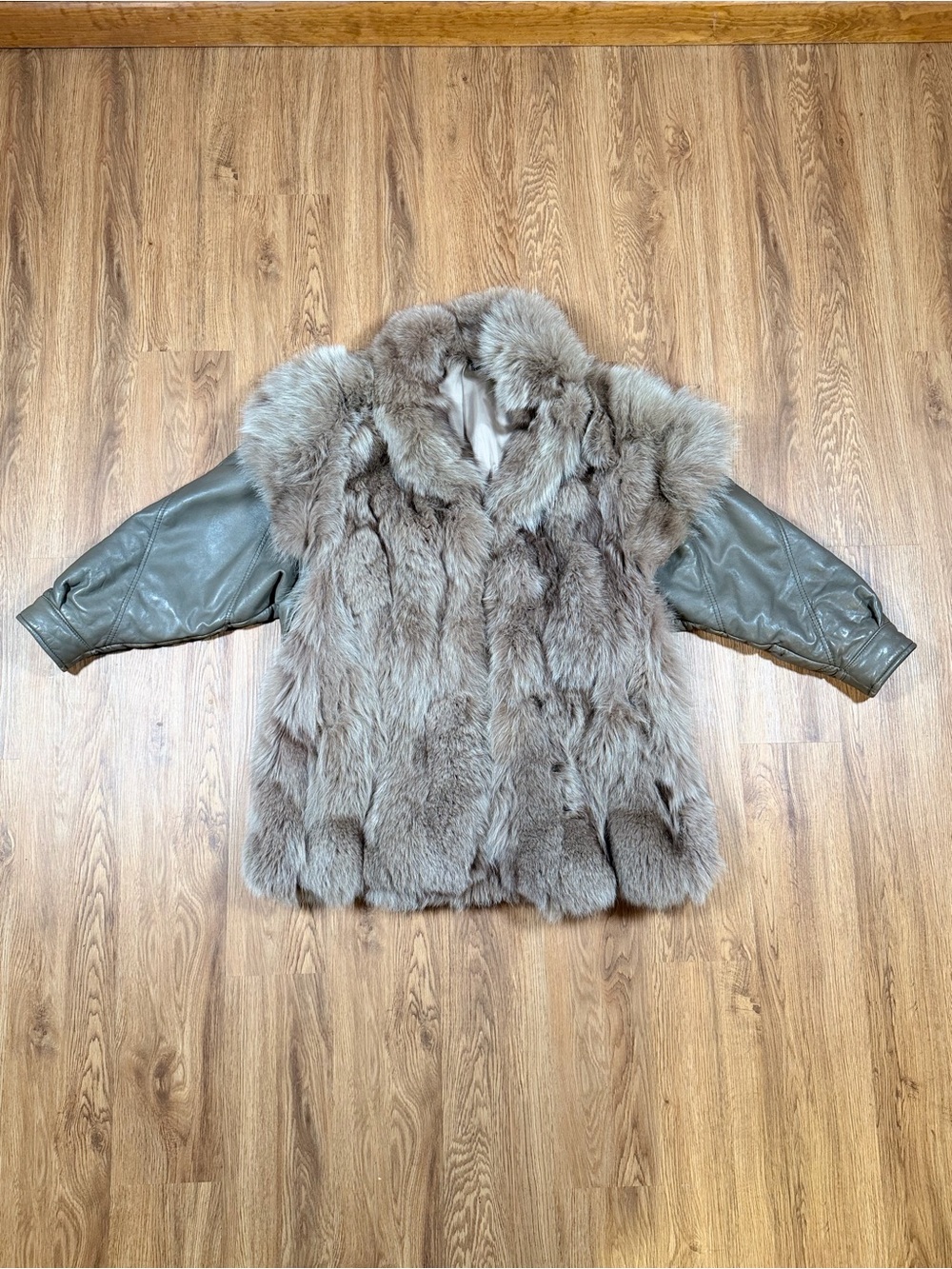 Woman’s Vintage Silver Fox 100% Real Fur Leather 2-in-1 Convertiblet Coat & Vest